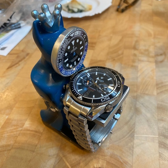 Blue Bear-Shaped Watch Holder Figurine - Picture 6 of 6